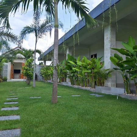 Kamala Hotel Selong Belanak Exterior photo