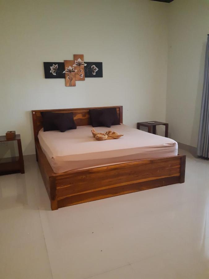Kamala Hotel Selong Belanak Exterior photo